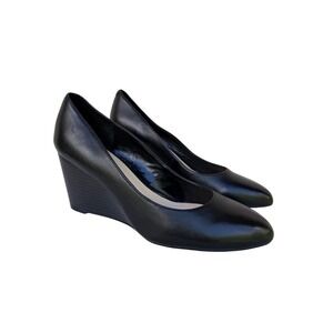 Nine West Womens Black Leather Wedge Pumps Almond Toe Slip On Heels Size 8M
